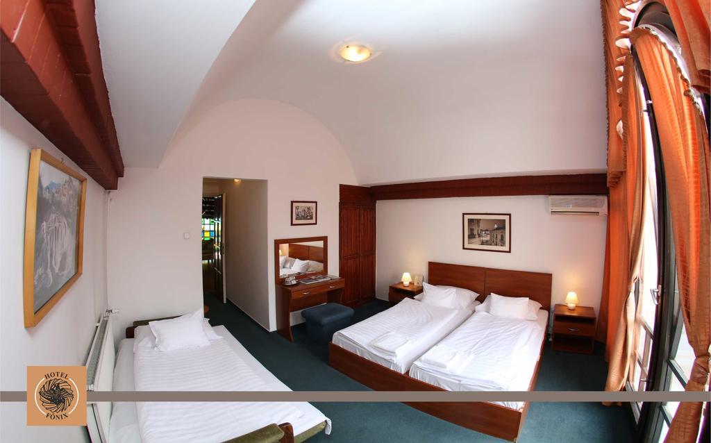 Fonix Hotel